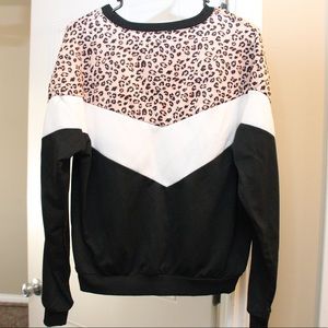 Women’s Sweater w/ Cheeta Print- Size L